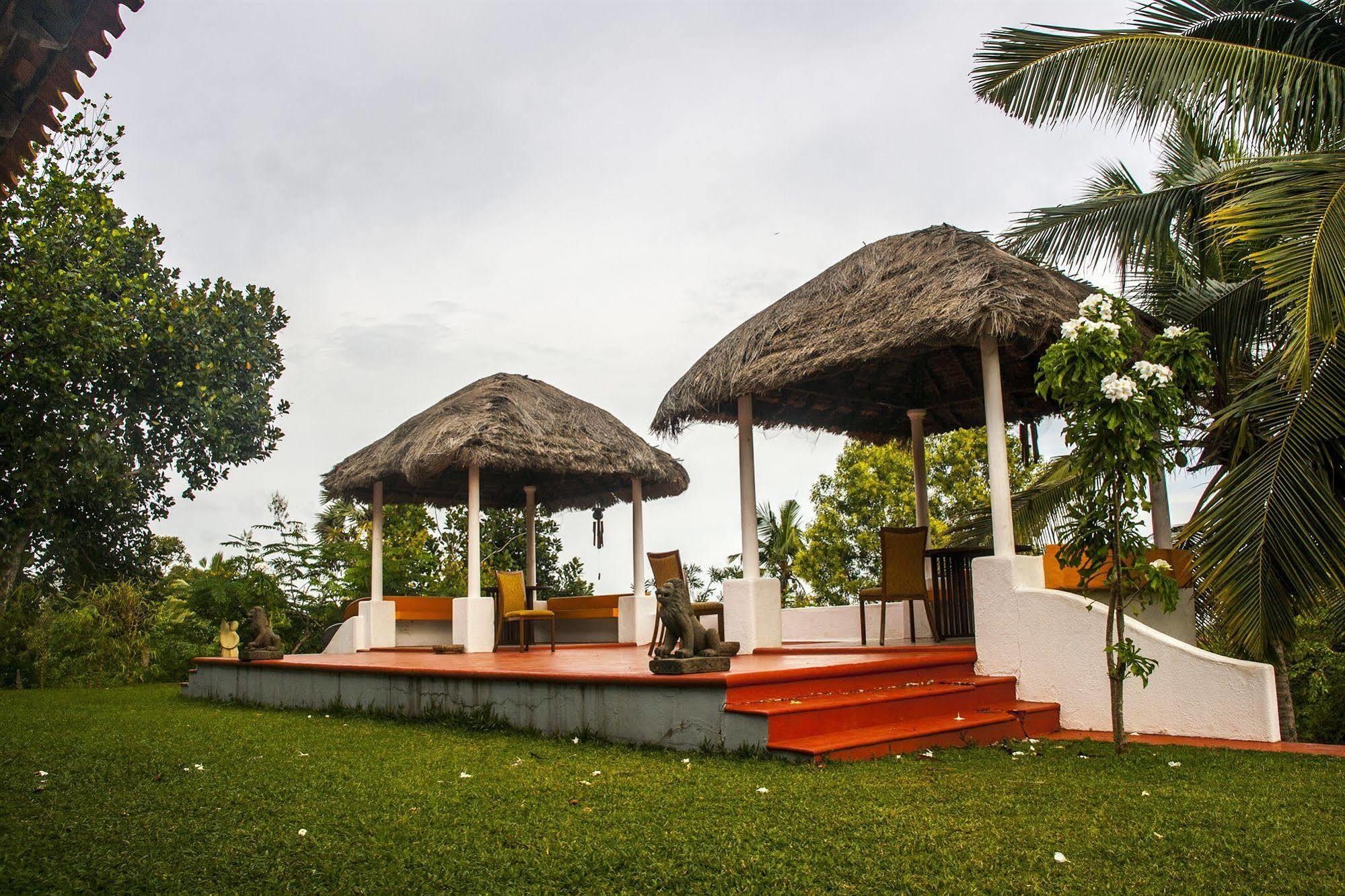 Over The Hill Poovar Extérieur photo
